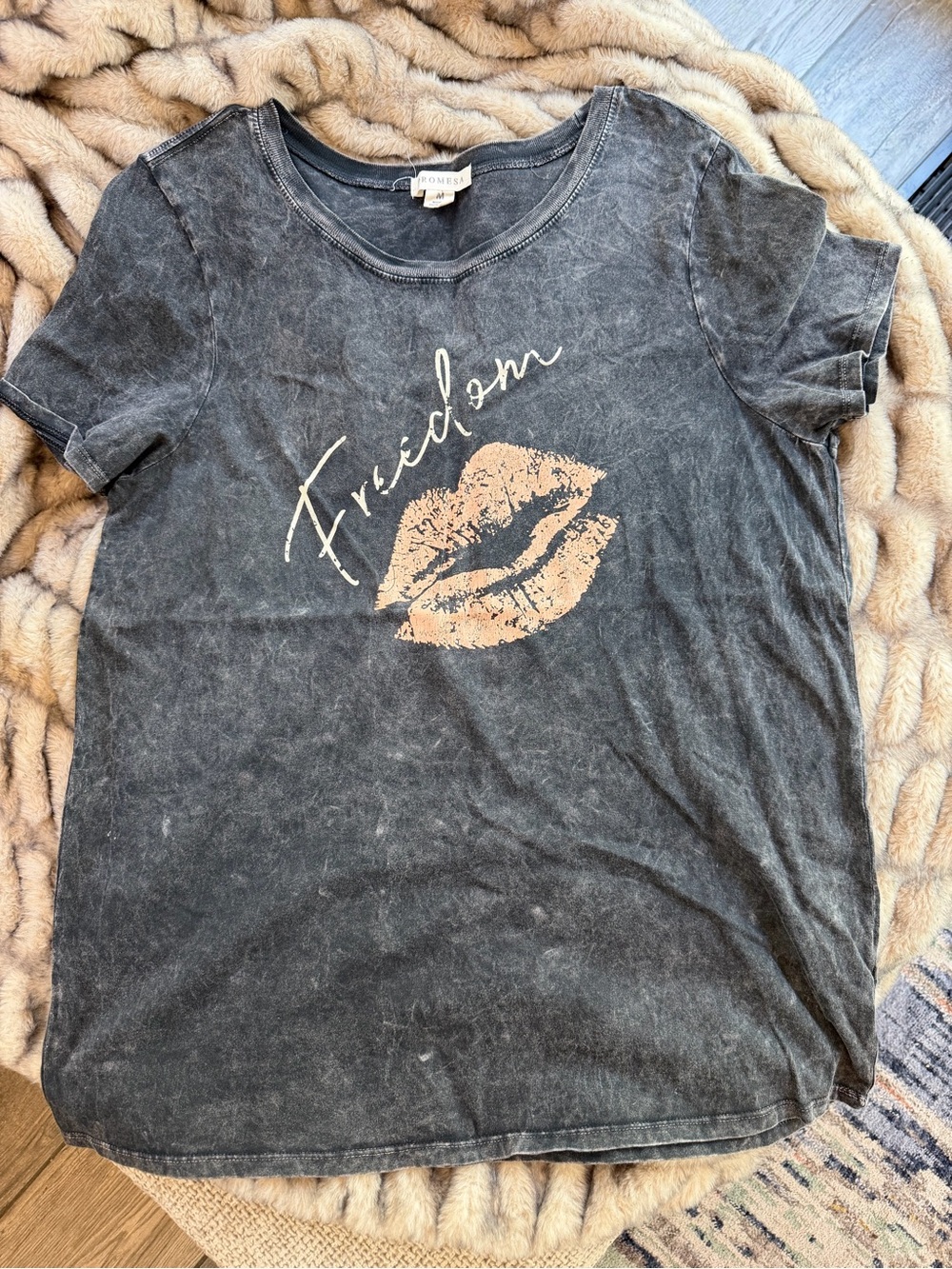 Promesa Black Short-Sleeve Tee with Pink Lip Graphic